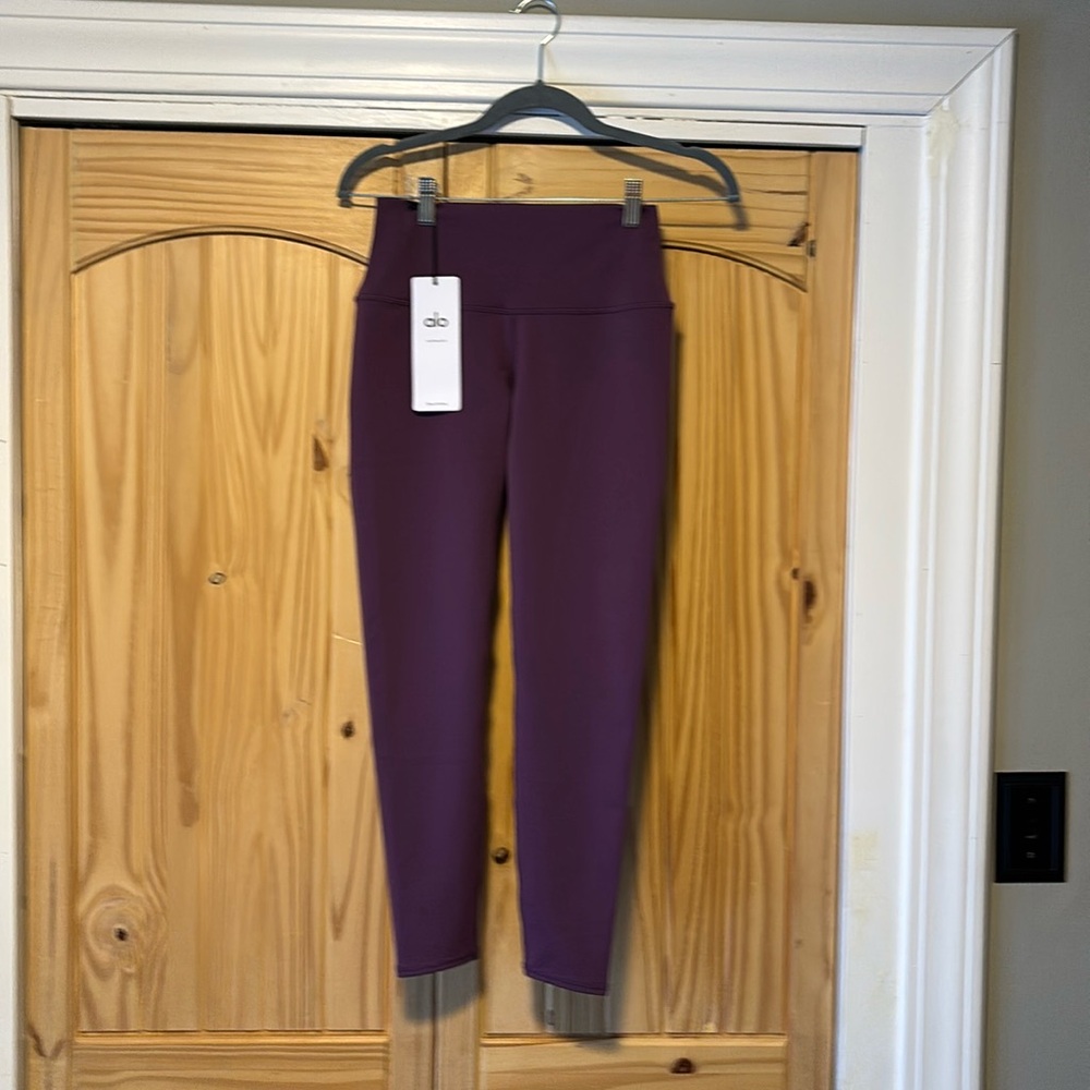 NWT Alo Airlift Leggings size small Dark Plum